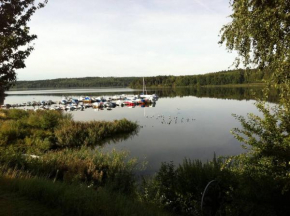 Entire Town House on Ground floor front of Lake, Märsta